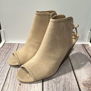 LAUREN CONRAD Bergenia Light Tan Peep Toe Wedge Sandals Size 10